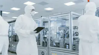 3-Operator-Pharma-9402bce5-7eb61692@329w